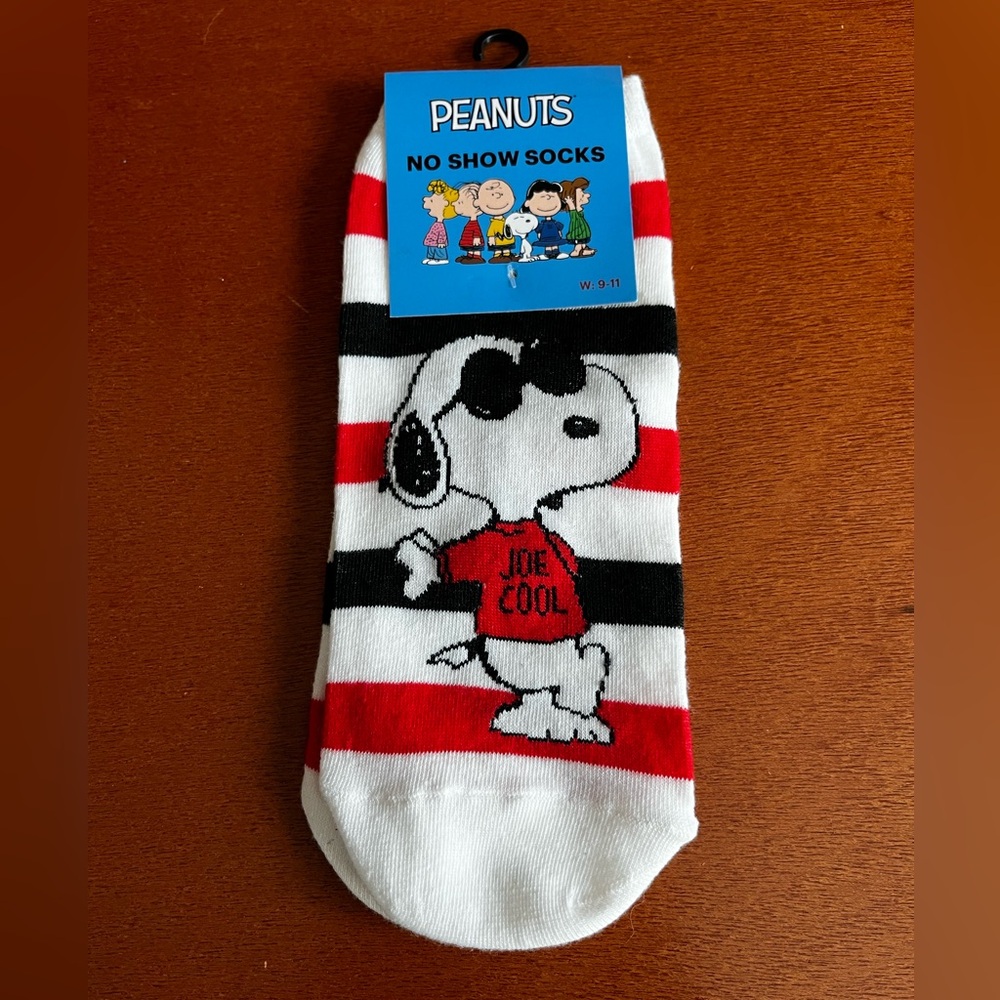 Ladies Peanuts Joe Cool Snoopy Pair No-Show Socks Womens Size 9-11 - New/tags